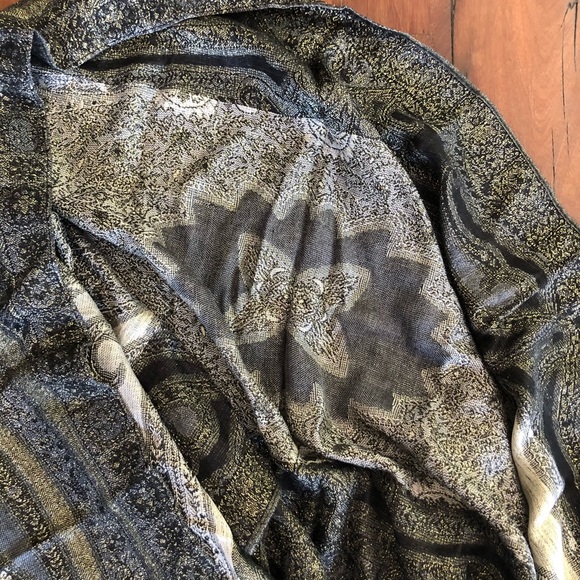 Scarf - Picture 2 of 8